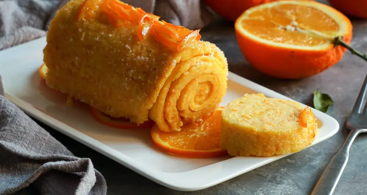 Pomarańczowy deser z cukrową skórką i plastrami pomarańczy. Tak można wykorzystać pomarańcze!