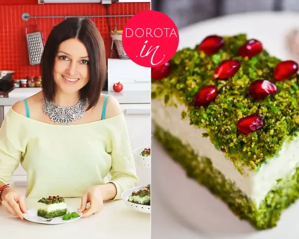 Dorota prezentuje ciasto leśny mech na dużą blachę, udekorowane granatem i pistacjami.