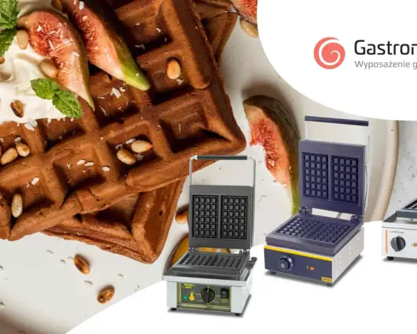 Pyszne gofry z kremem, figami i orzeszkami. Obok trzy gofrownice gastronomiczne, idealne do przygotowania idealnego przepisu na gofry.